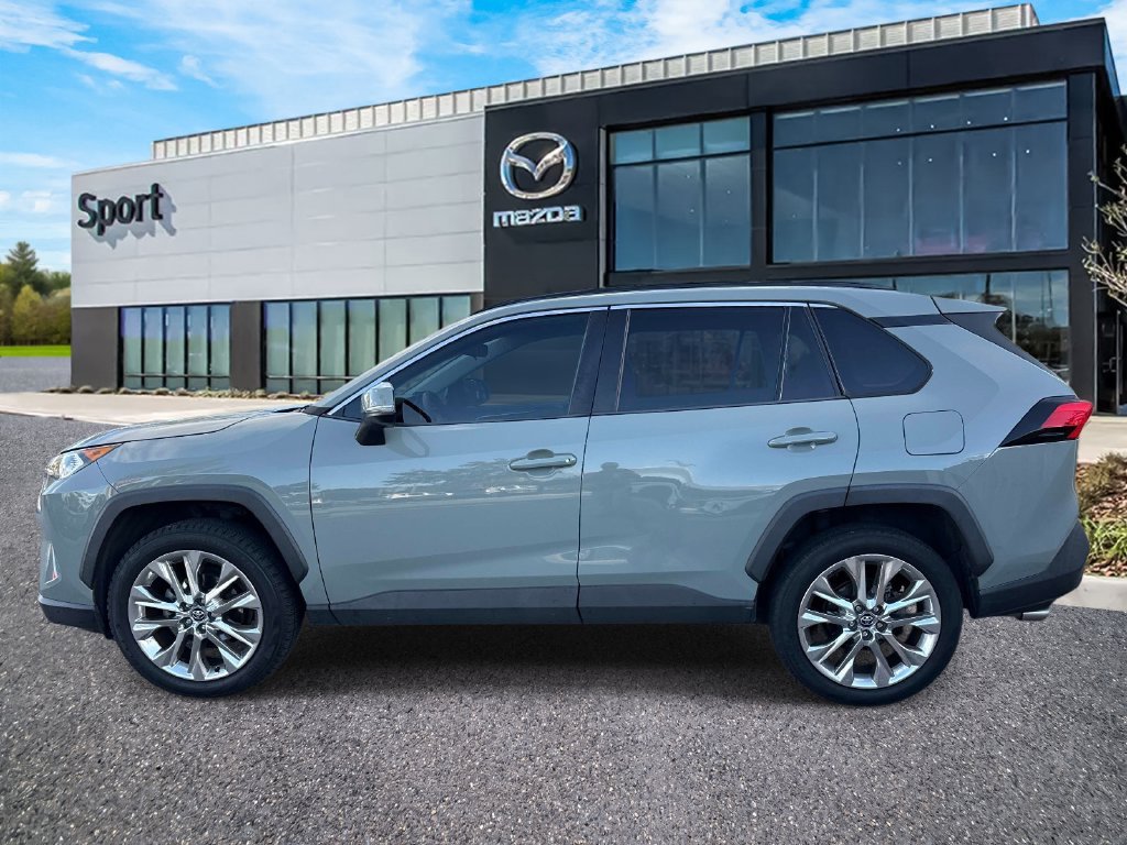 Used 2021  Toyota XLE image 7