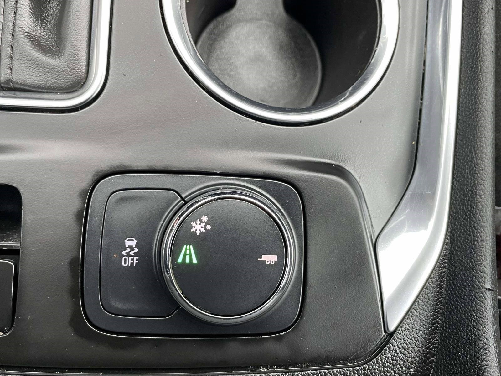 Used 2019 Summit White Chevrolet LT Cloth image 33