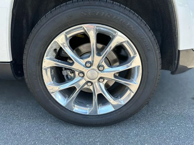 Used 2020 White Jeep Summit image 10