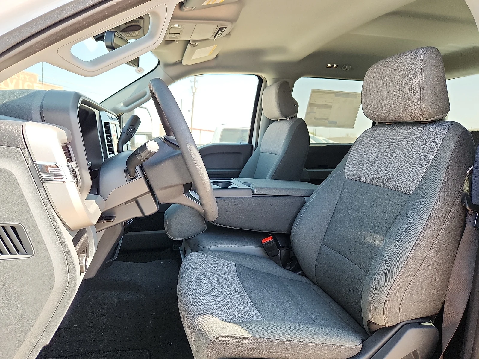 New 2027 Oxford White Ford XLT image 17