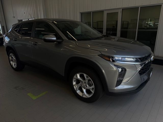 2025 Chevrolet Trax LS's photo