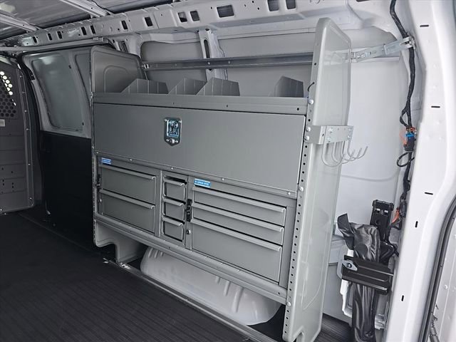 New 2025 Summit White Chevrolet WT image 29