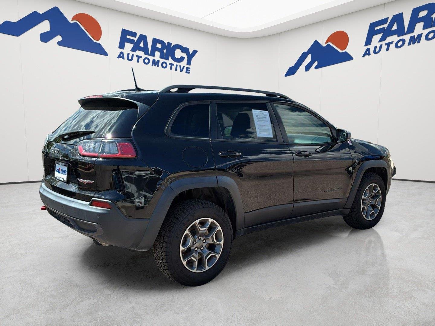 Used 2020 Diamond Black Crystal Pearlcoat Jeep Trailhawk image 6