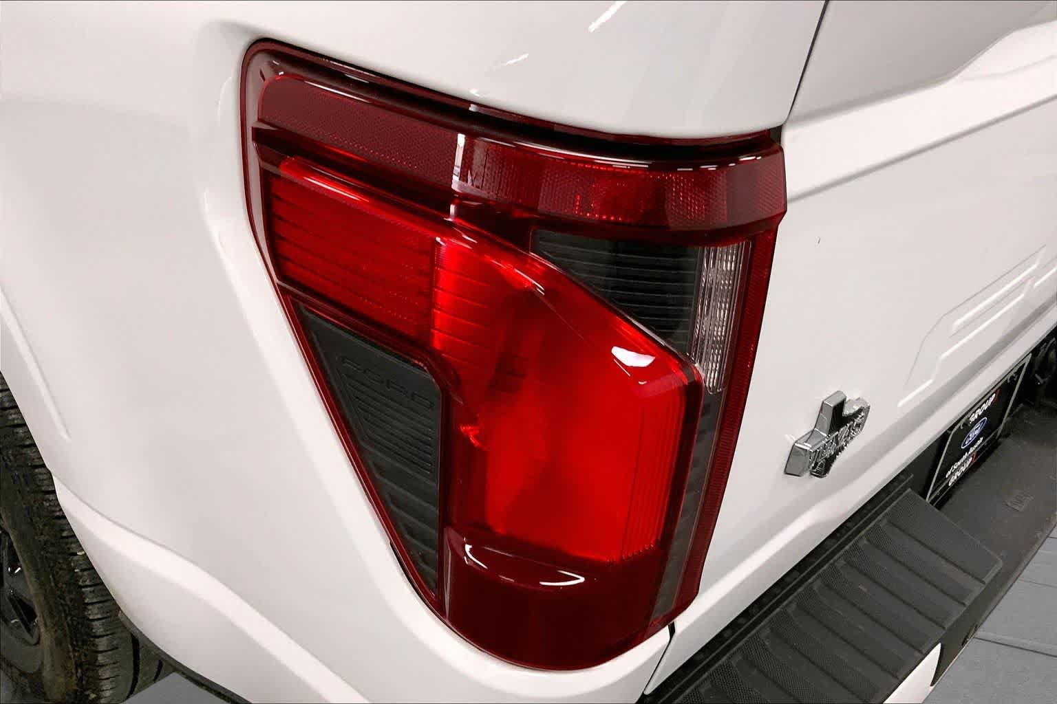 New 2026 Oxford White Ford XLT image 14