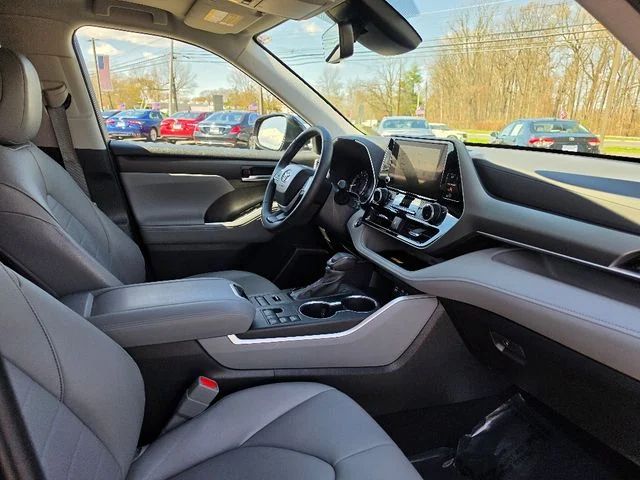 2023 Toyota Highlander XLE - Photo 11