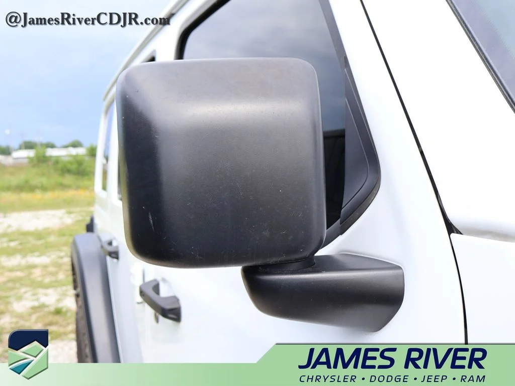 Used 2023 White Jeep Rubicon 4xe image 11