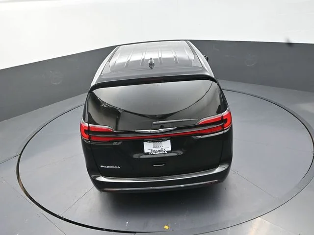 Used 2023 Black Chrysler Touring L image 16