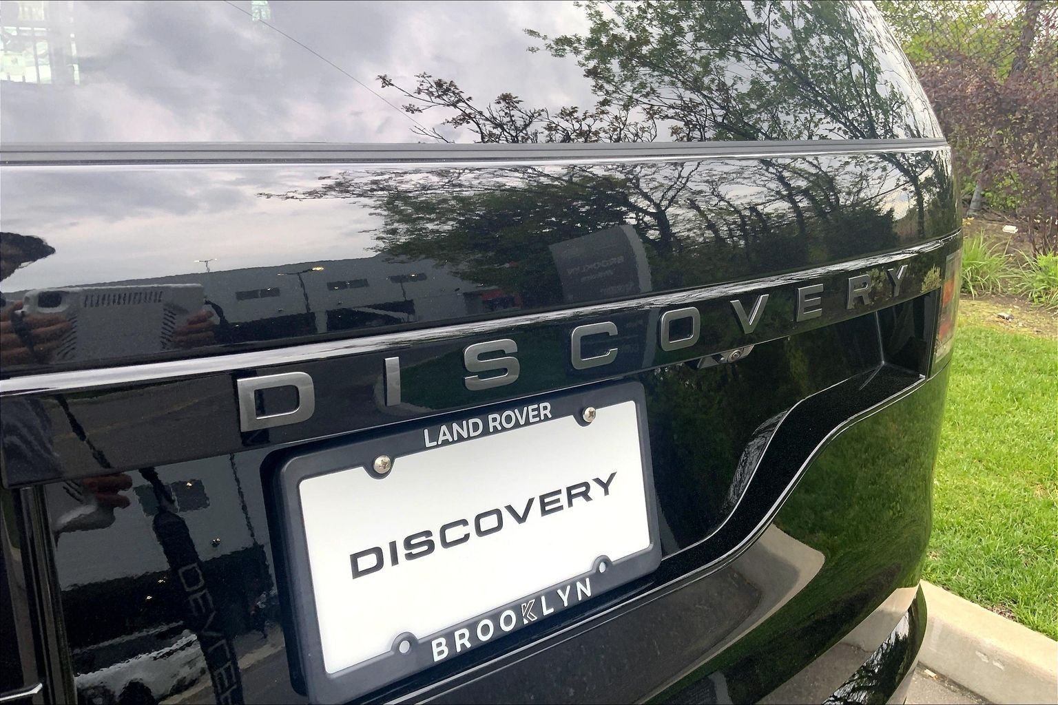 Certified Used 2025 Santorini Black Metallic Land Rover Dynamic SE image 9