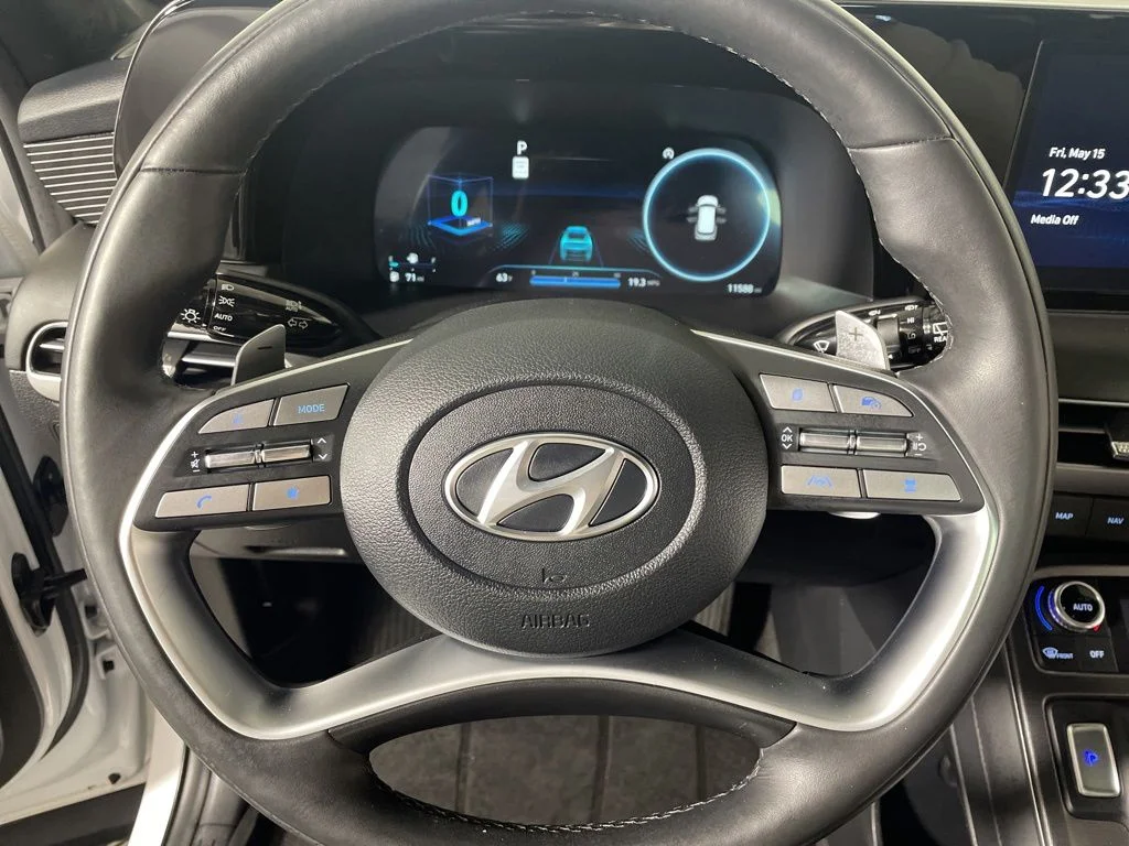 Used 2025 White Hyundai Calligraphy Night Edition image 14