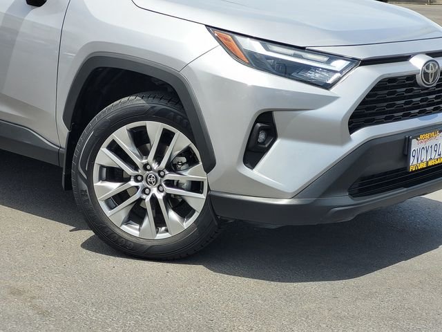 Used 2022 Silver Toyota XLE Premium image 9