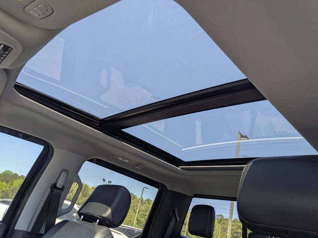 Used 2023  Ford LARIAT image 24