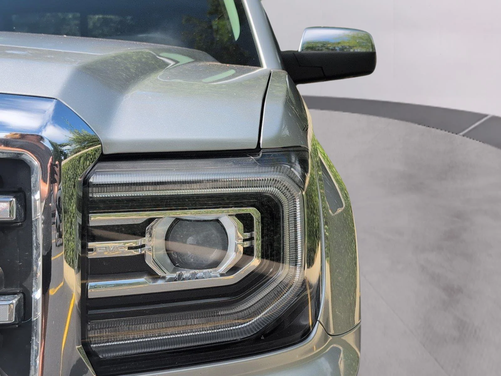Used 2018 Quicksilver Metallic GMC SLT image 35