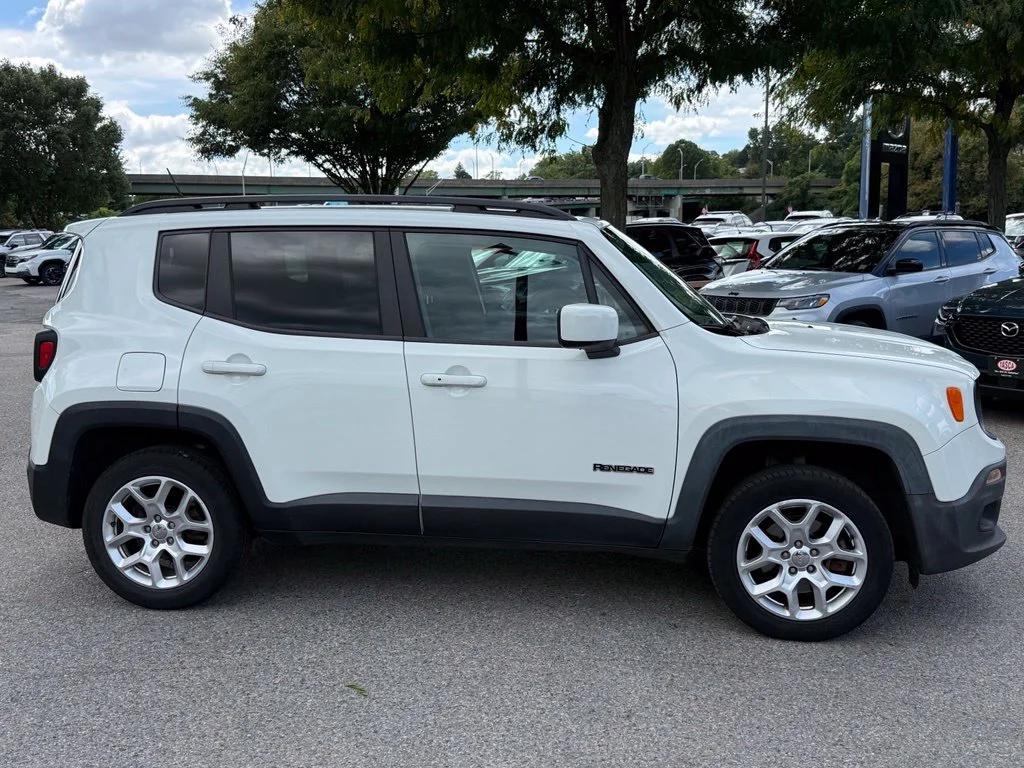 Used 2017 Alpine White Jeep Latitude image 11