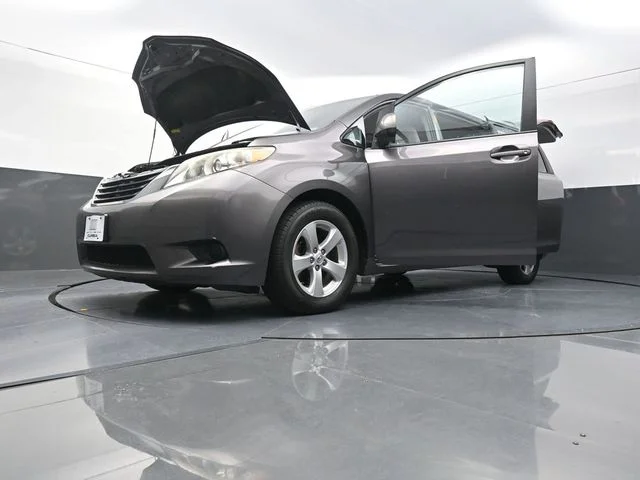 Used 2013 Gray Toyota LE image 31