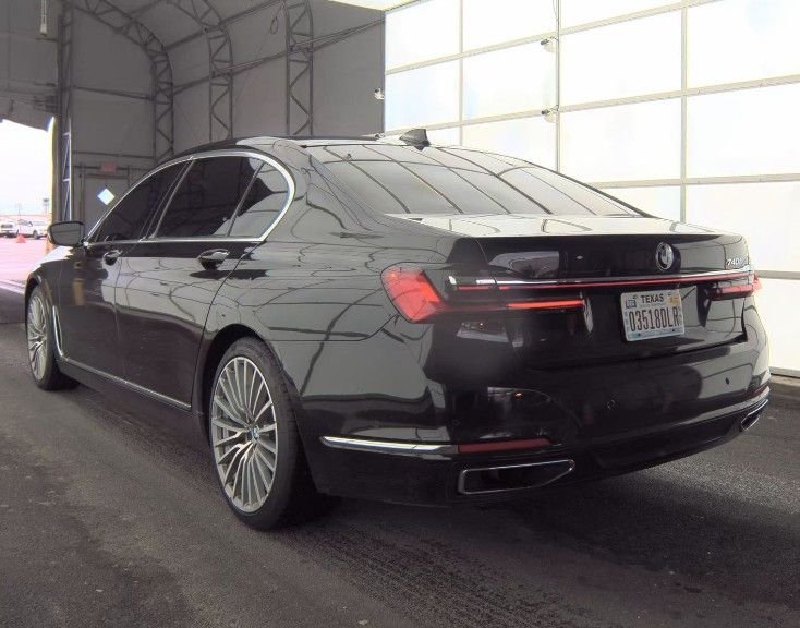 Used 2022 Black BMW 740i image 4
