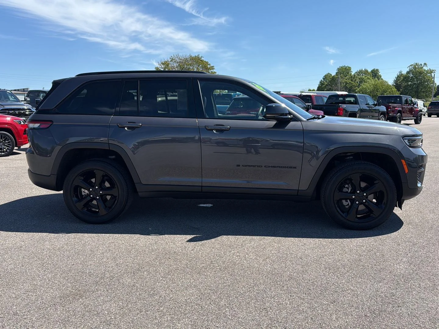 Used 2023 Baltic Gray Metallic Clearcoat Jeep Altitude image 9