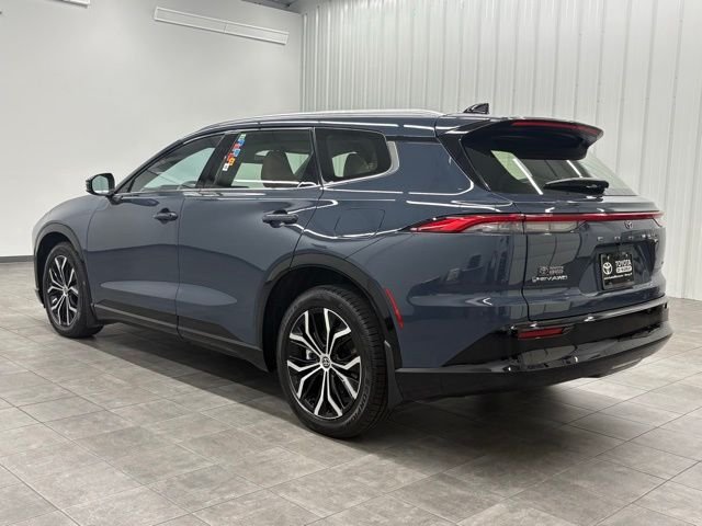 Used 2025 White Toyota XLE image 4
