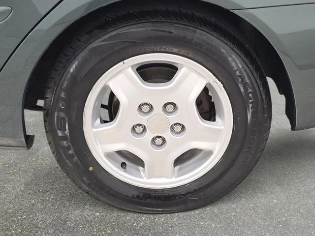 Used 2003 Green Toyota  image 28