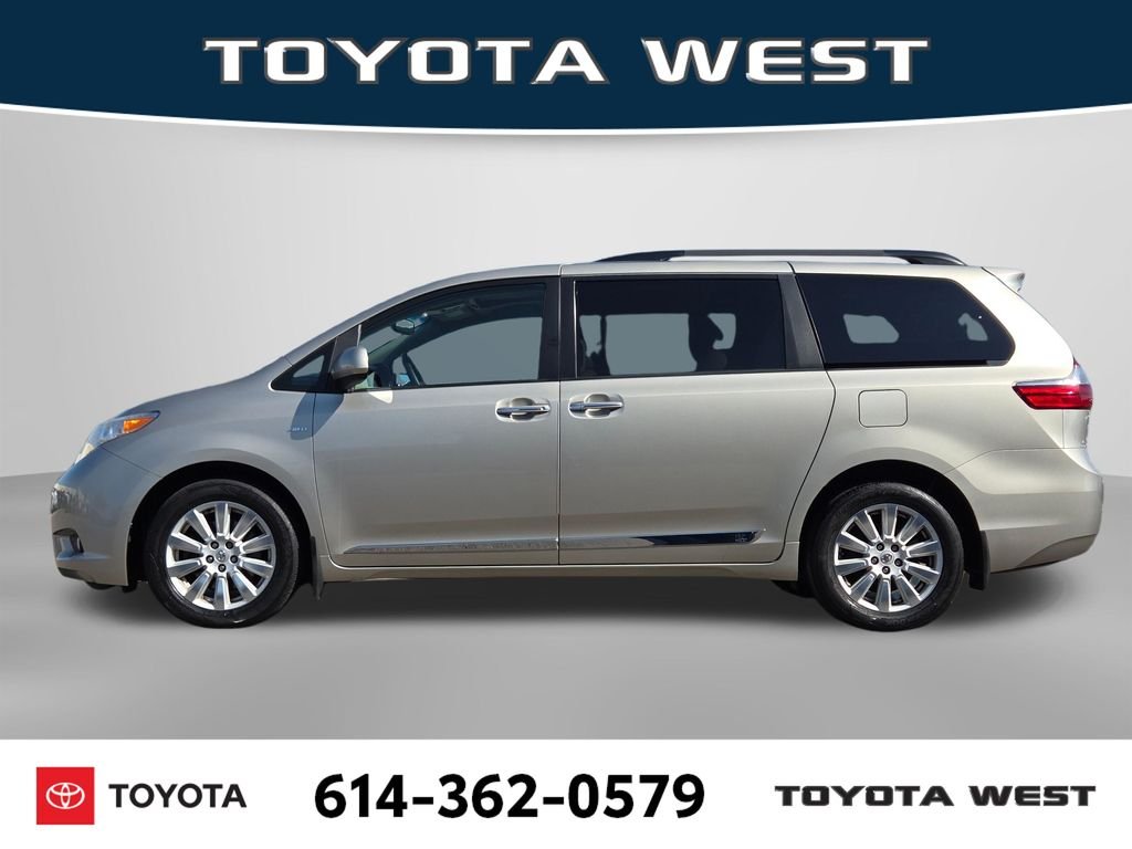 Used 2017  Toyota XLE image 10