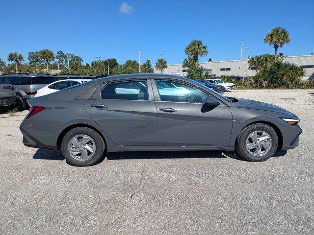 New 2026 Gray Hyundai SE image 2