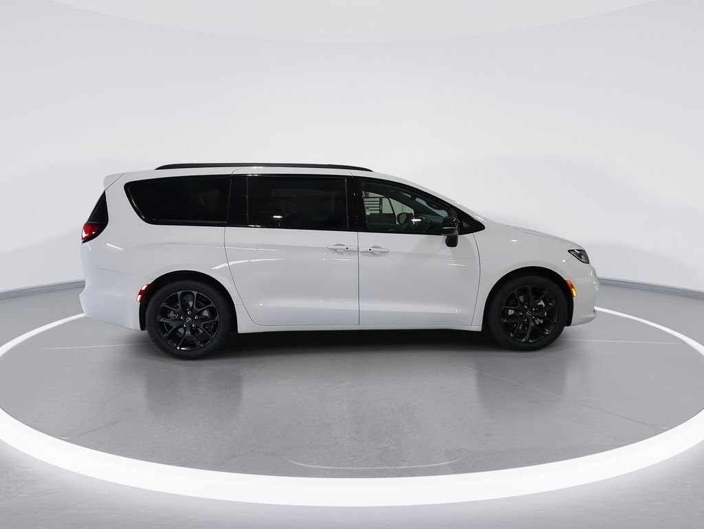 2026 Chrysler Pacifica Limited - Photo 9