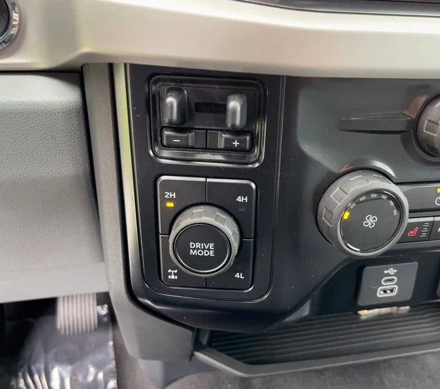 New 2026 Oxford White Ford F-250® XLT image 19