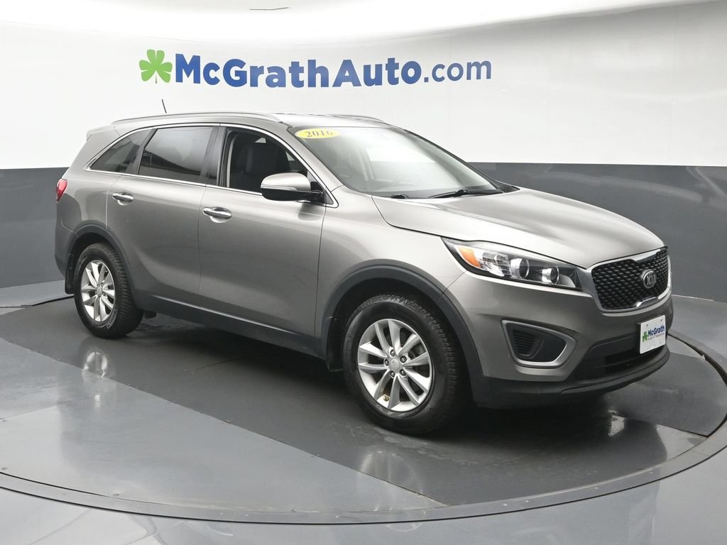 Used 2016 Silver Kia LX image 2