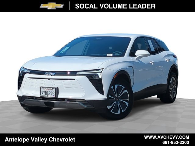 Used 2026 Summit White Chevrolet LT image 1