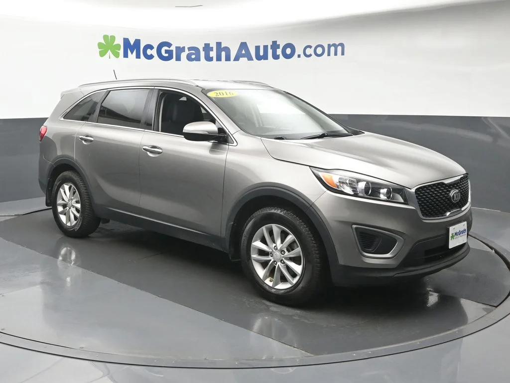 Used 2016 Silver Kia LX image 2