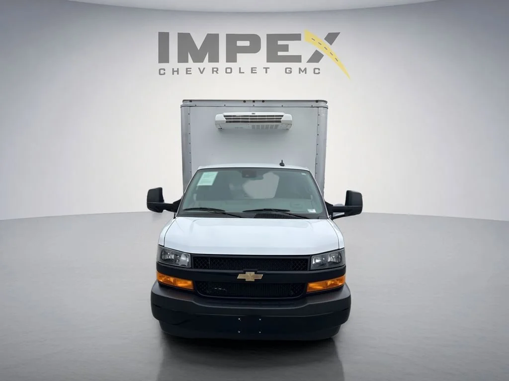 Used 2024 Summit White Chevrolet 1WT image 9