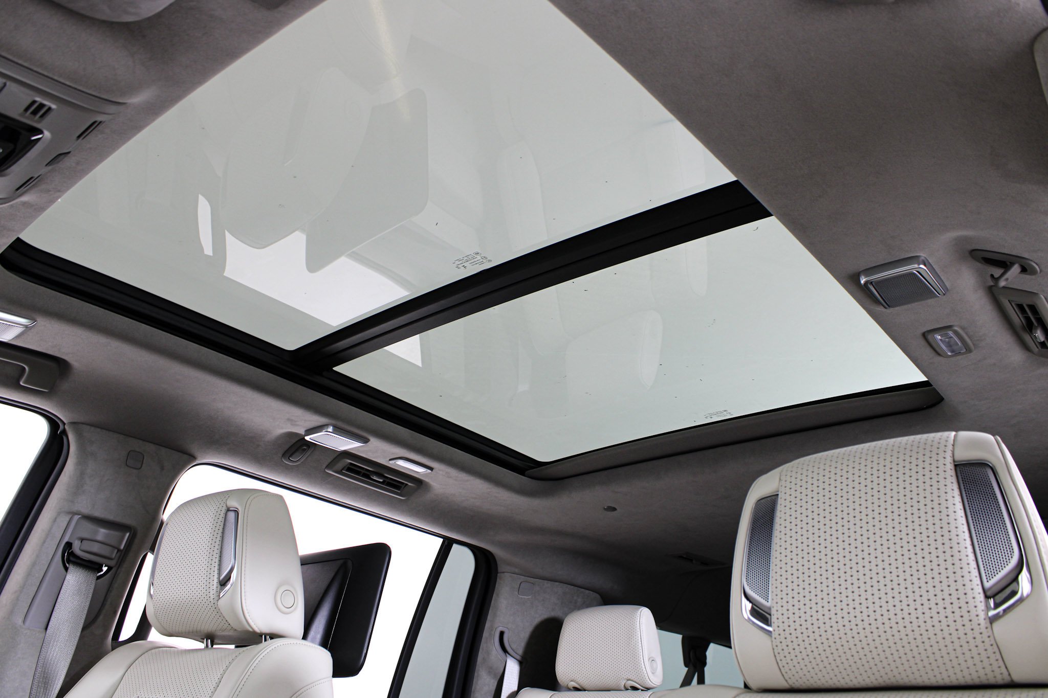 Used 2025 Crystal White Tricoat Cadillac Sport Platinum image 36