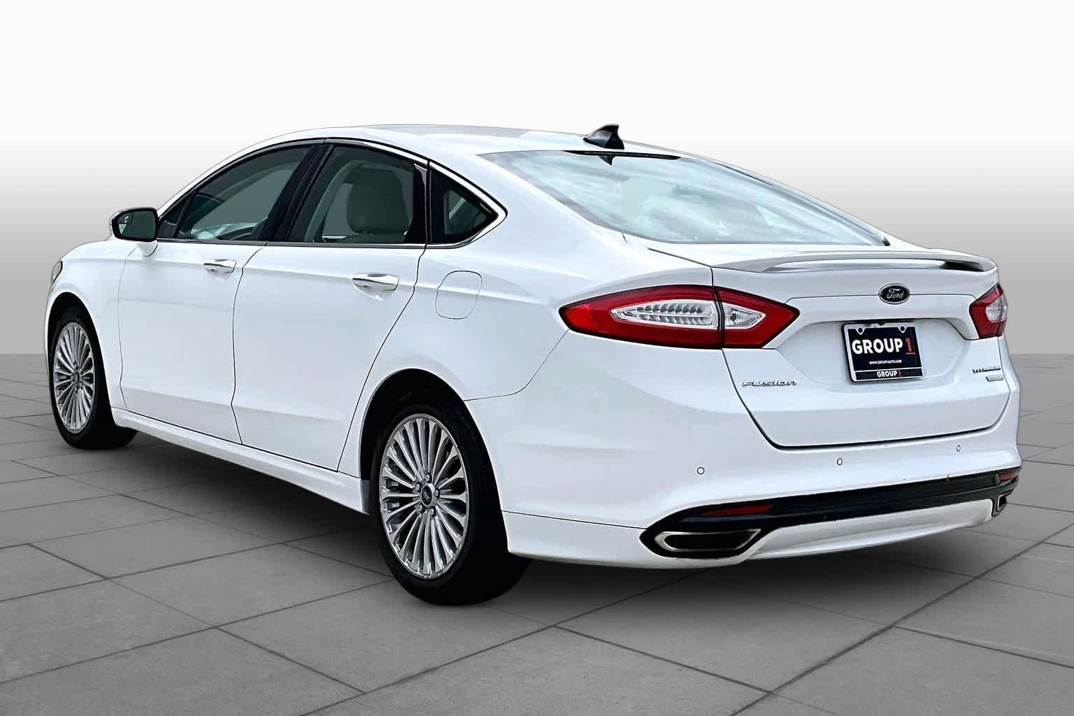 Used 2016 Oxford White Ford Titanium image 10