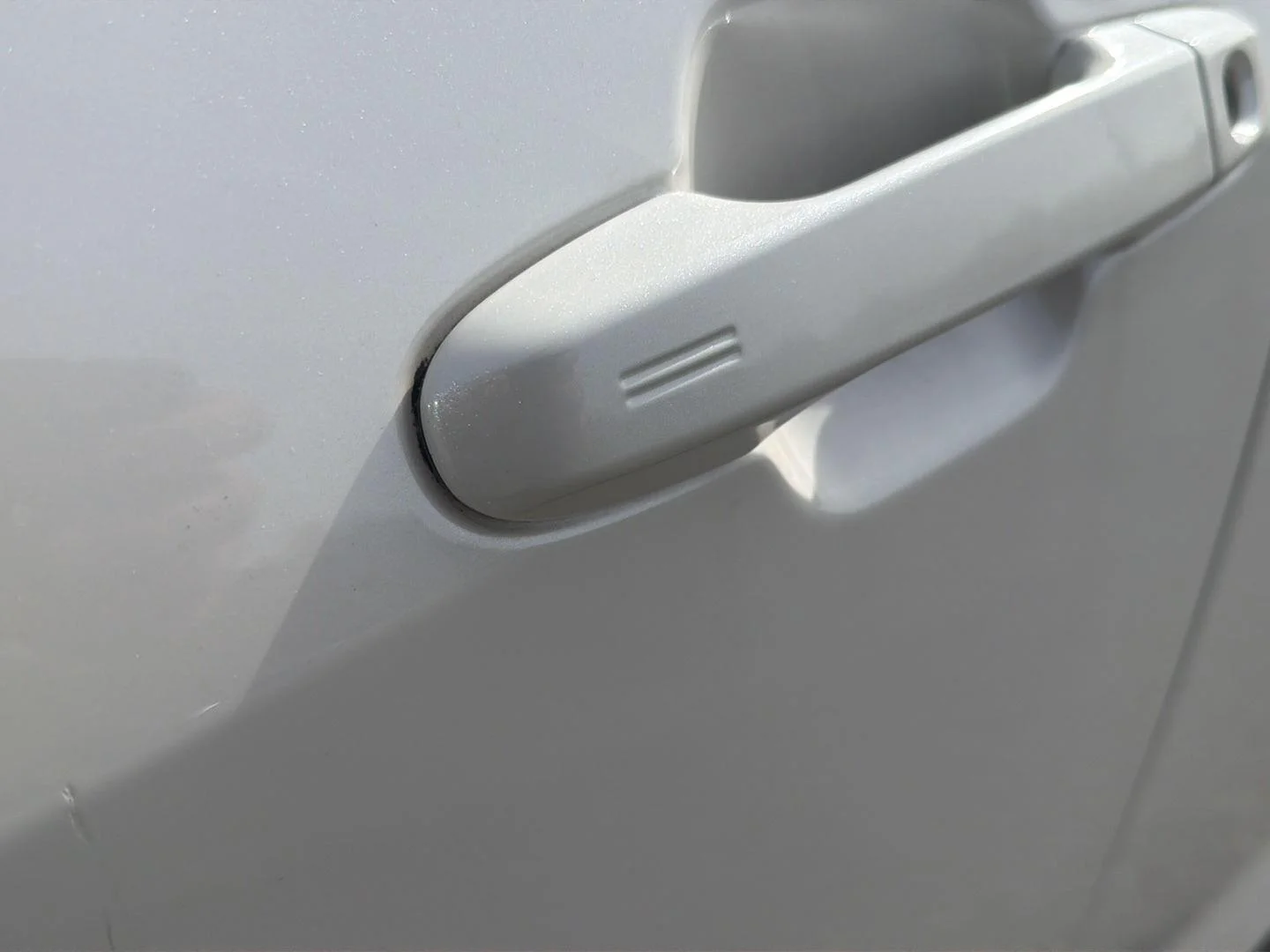 Used 2021 Crystal White Pearl Subaru Limited image 9