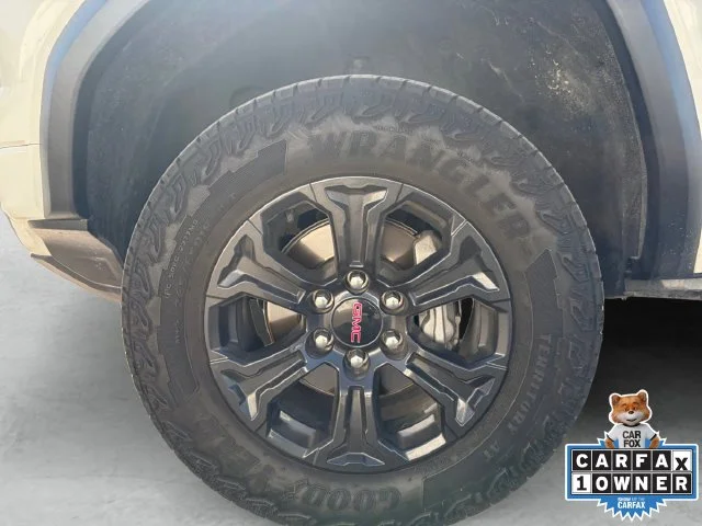 Used 2025 White GMC Elevation image 23