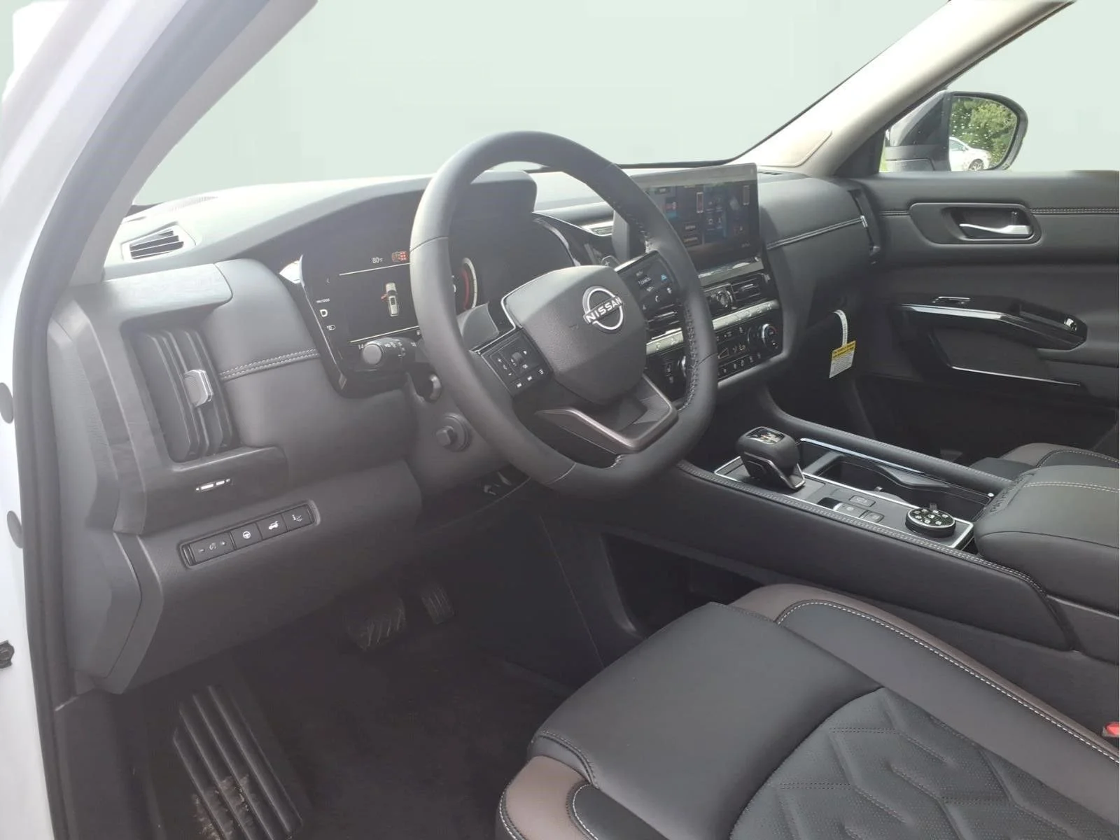 New 2026 Everest White Pearl TriCoat Nissan Platinum image 16