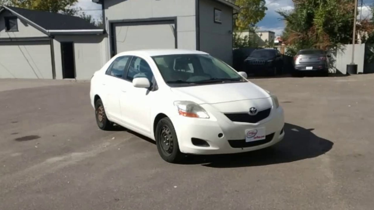 2010 Toyota Yaris Base photo 2