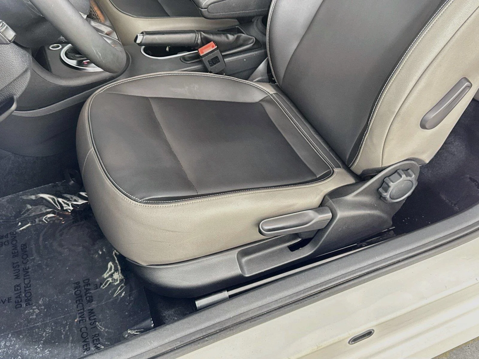 Used 2013 Candy White Volkswagen 2.5L image 17