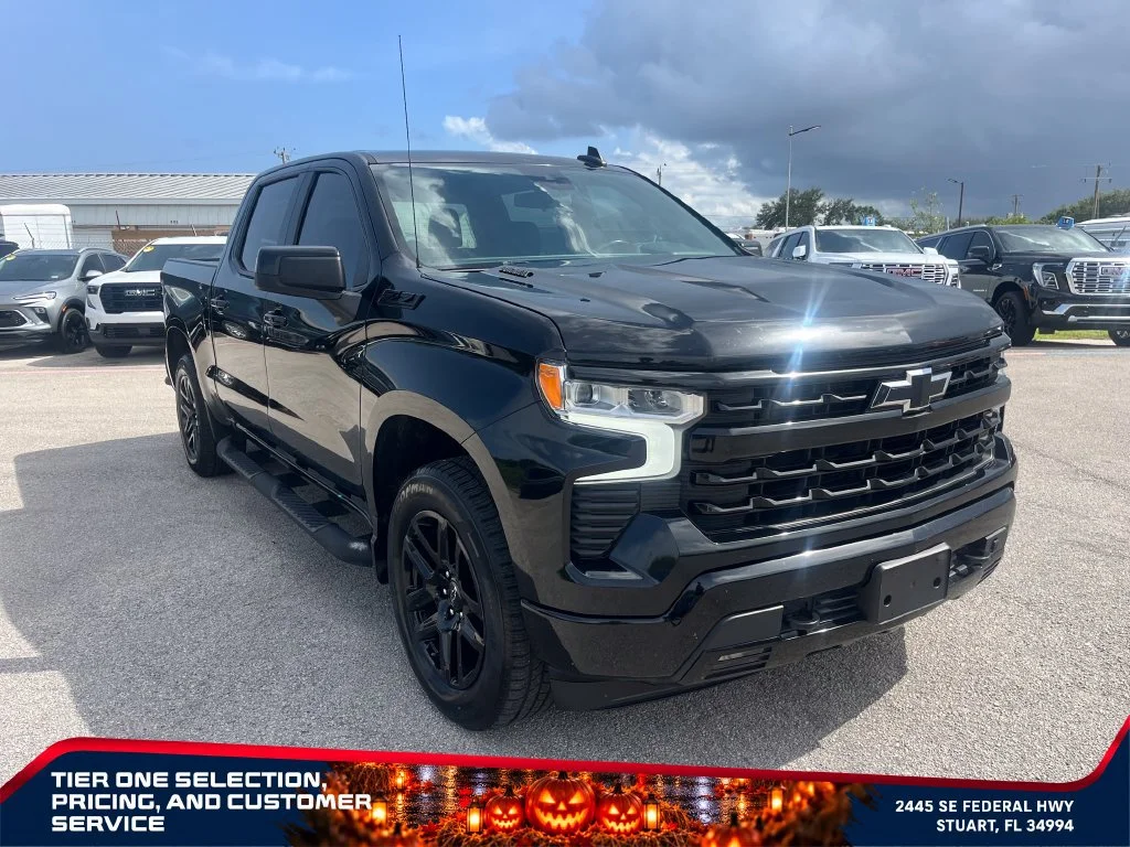 Used 2023 BLACK Chevrolet RST image 3