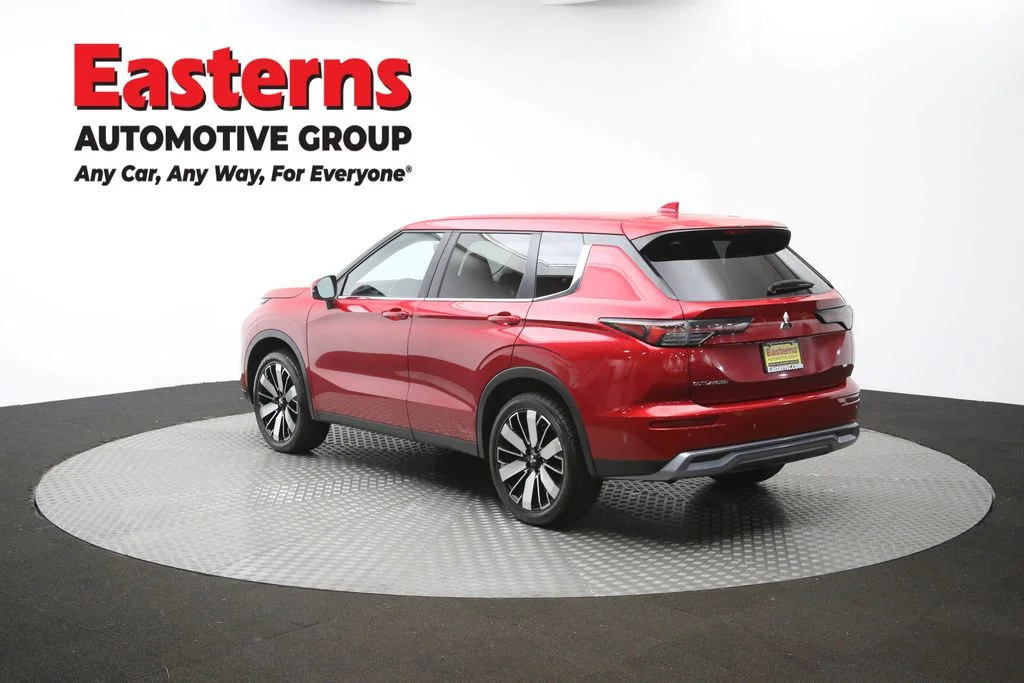 Used 2025 Red Mitsubishi SE image 65