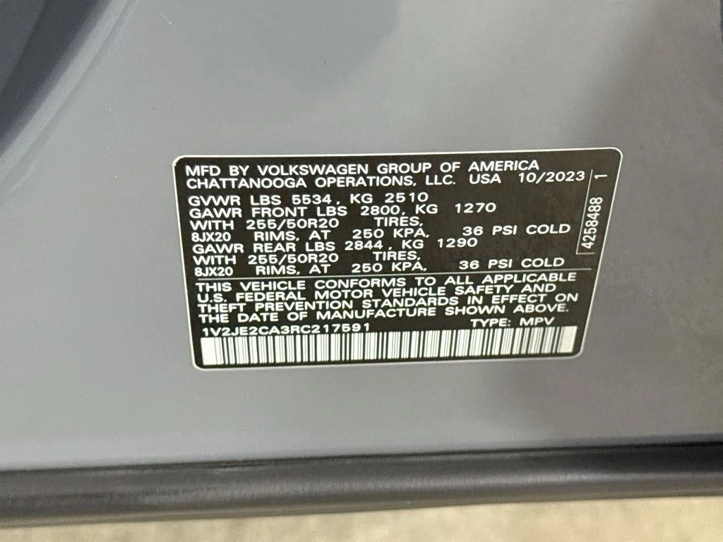 Used 2024 Gray Volkswagen 2.0T SE w/Technology image 31