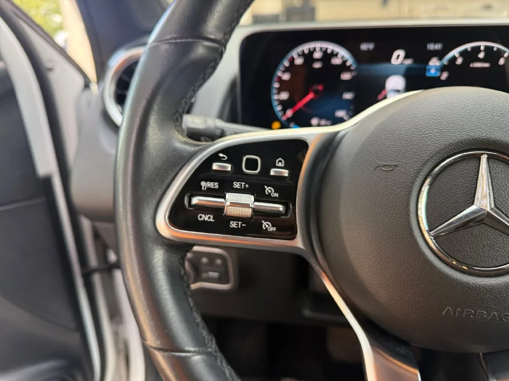 Used 2023  Mercedes-Benz GLB 250 image 24