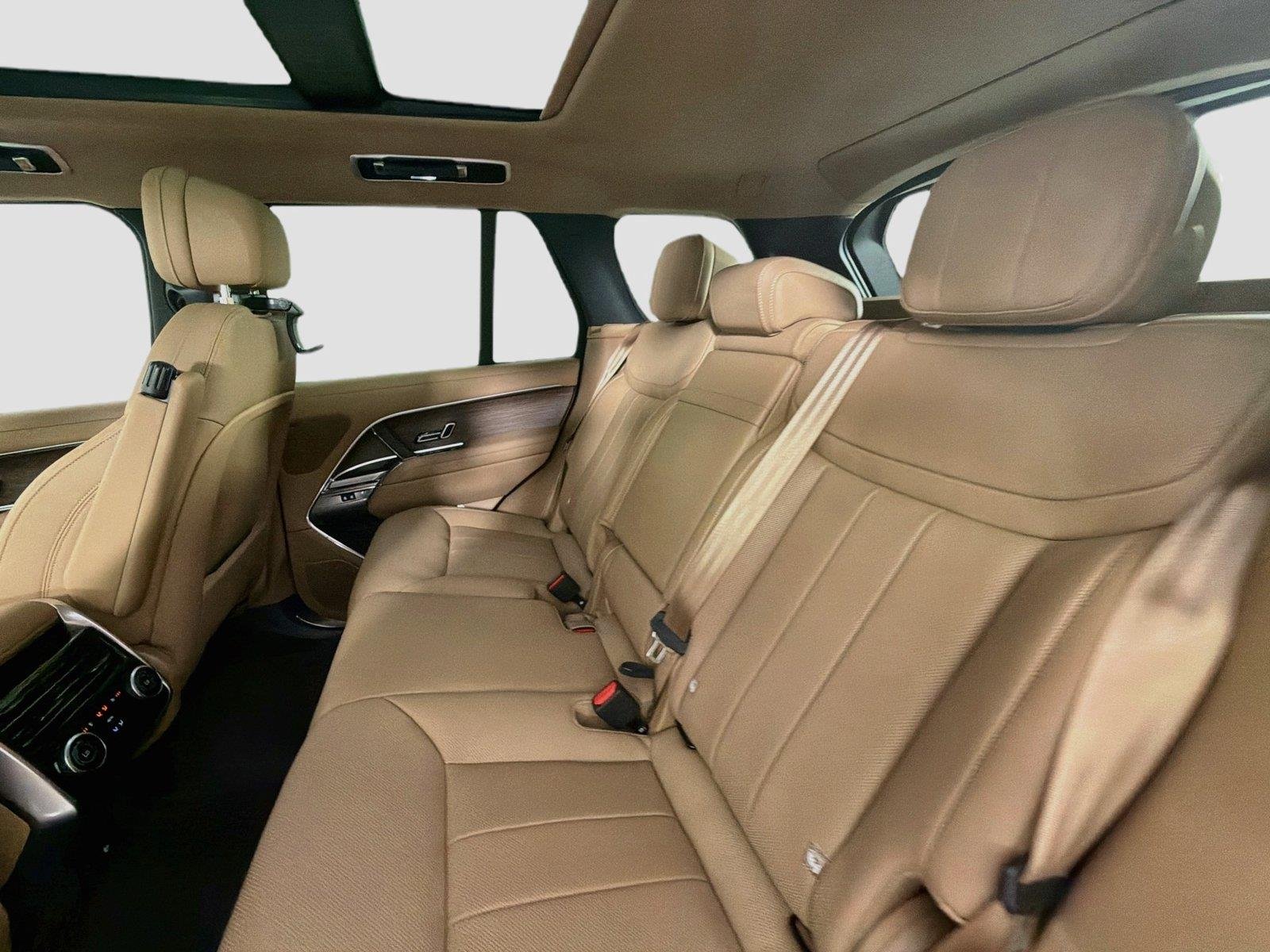 New 2026 Fuji White Land Rover SE image 25