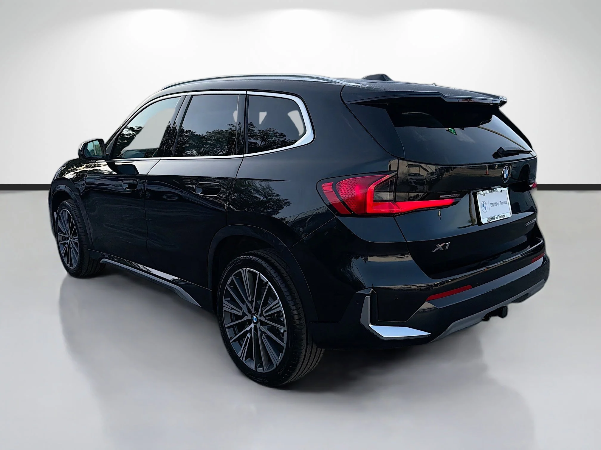 New 2026 Black Sapphire Metallic BMW xDrive28i image 5