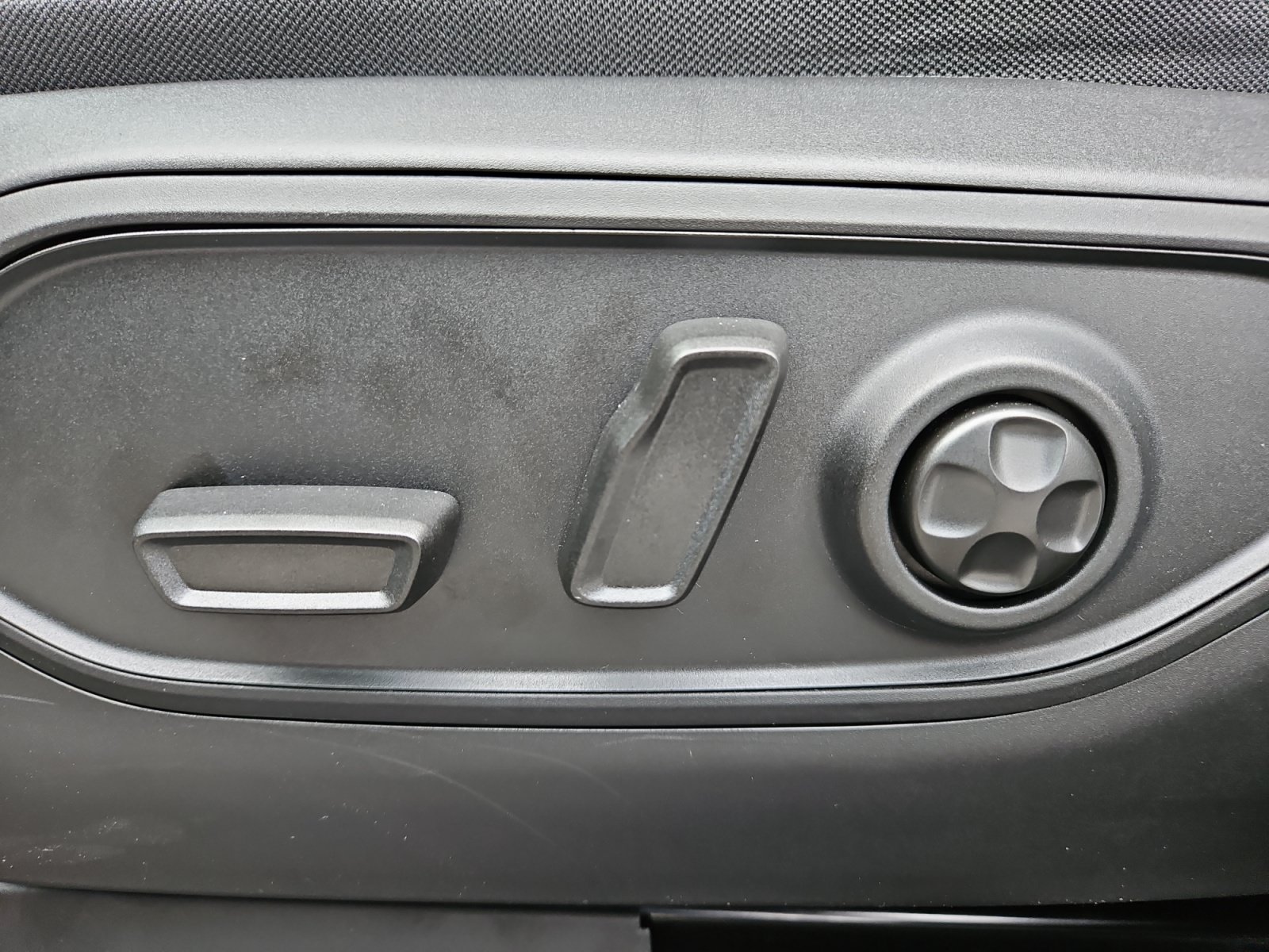 New 2026 Bright White Clear-Coat Exterior Paint Jeep  image 21