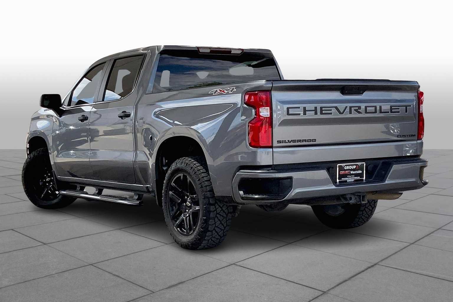 Used 2022 Satin Steel Metallic Chevrolet Custom image 12