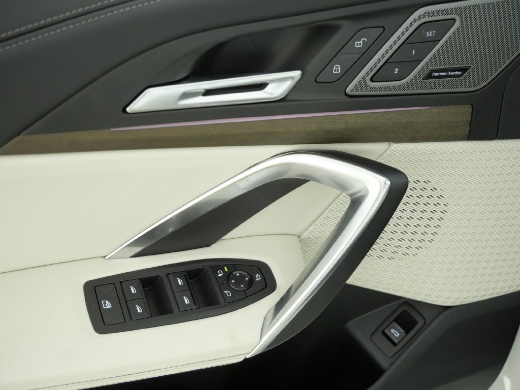 New 2027 Alpine White BMW xDrive28i image 34