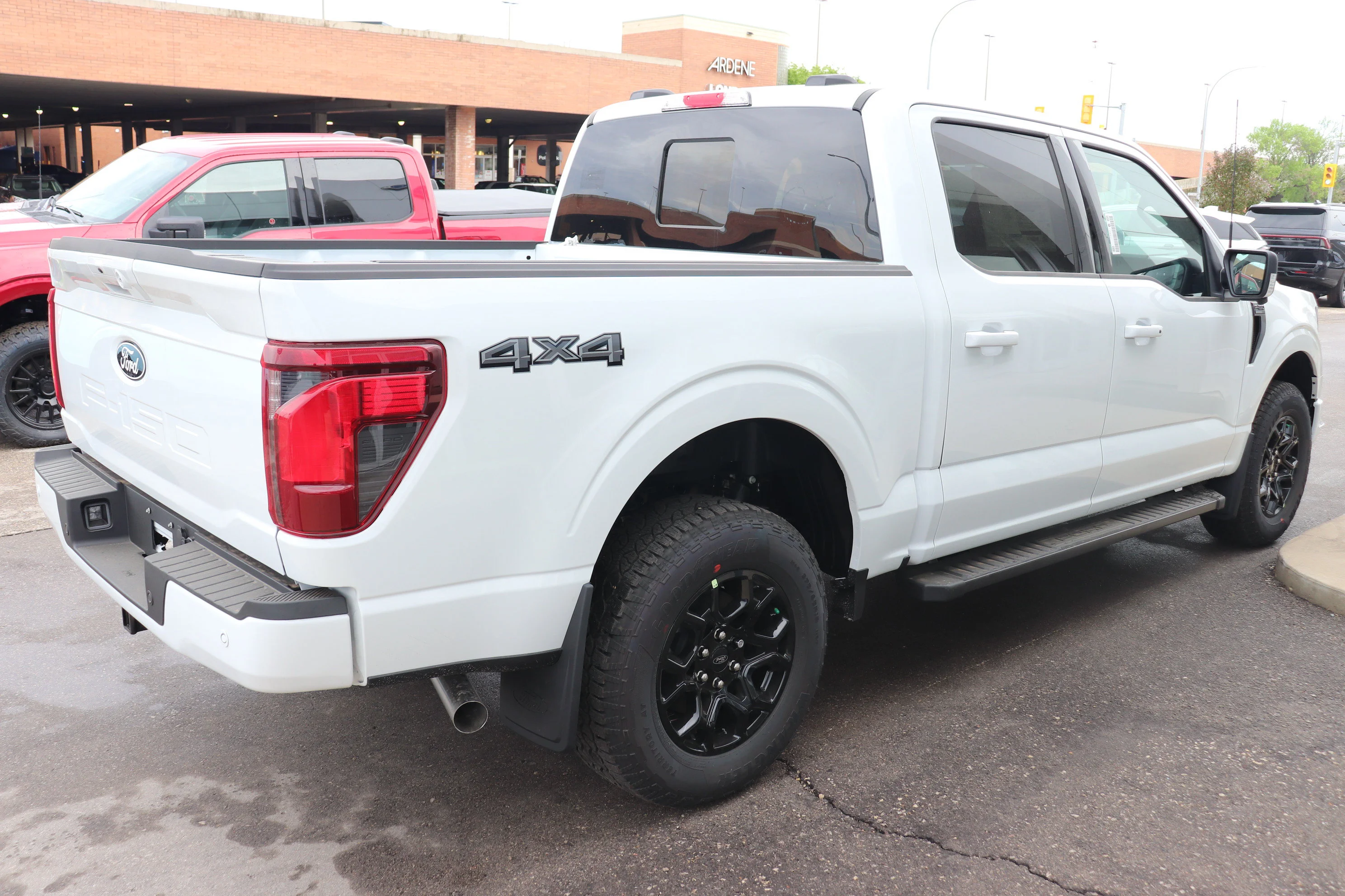 New 2026 OXFORD WHITE Ford XLT image 4