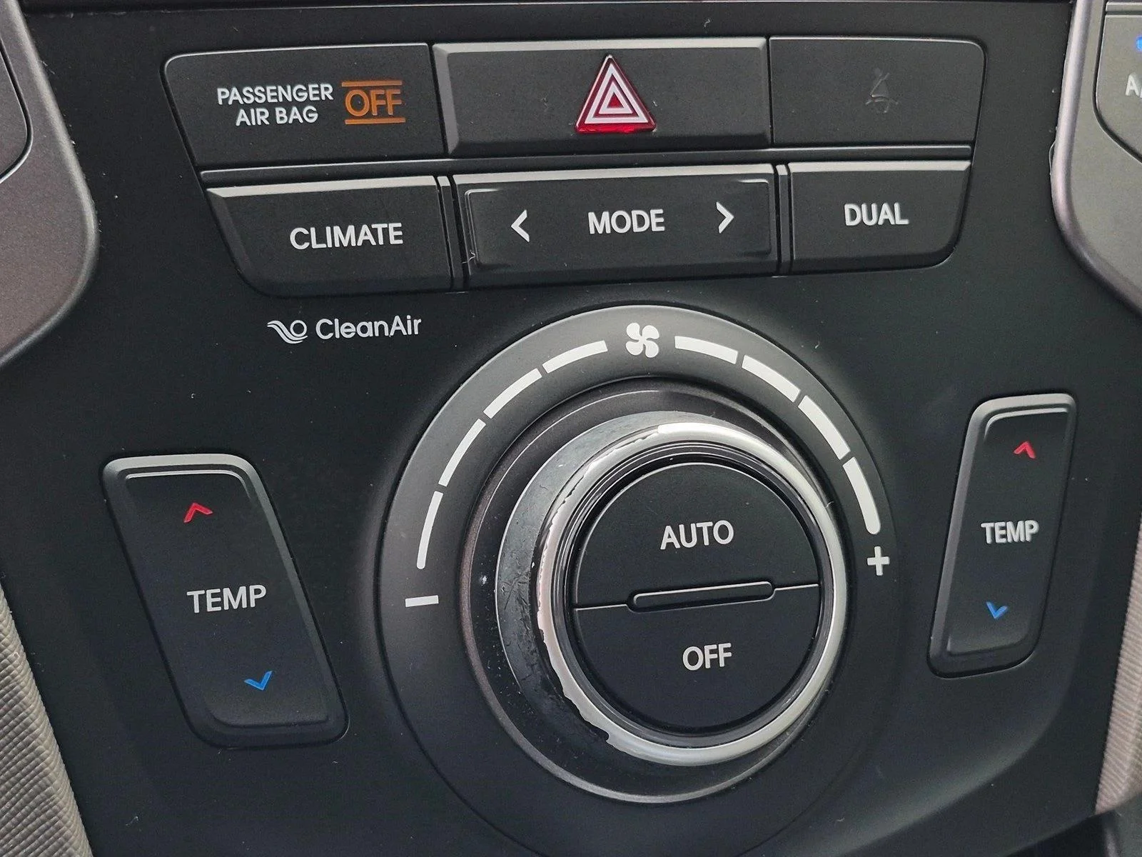 Used 2015 Frost White Pearl Hyundai  image 9