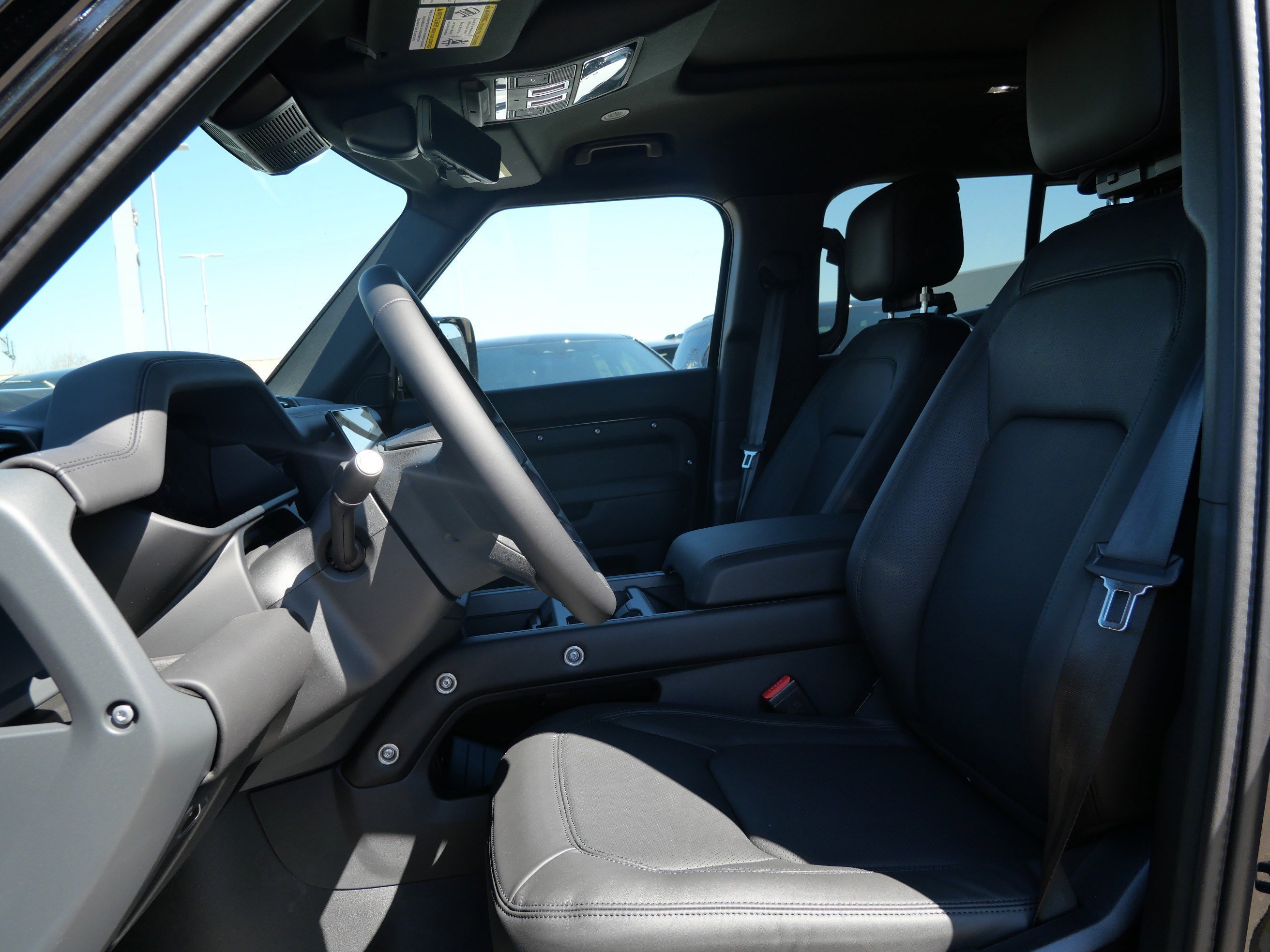 New 2026 Santorini Black LAND ROVER X-Dynamic SE image 3