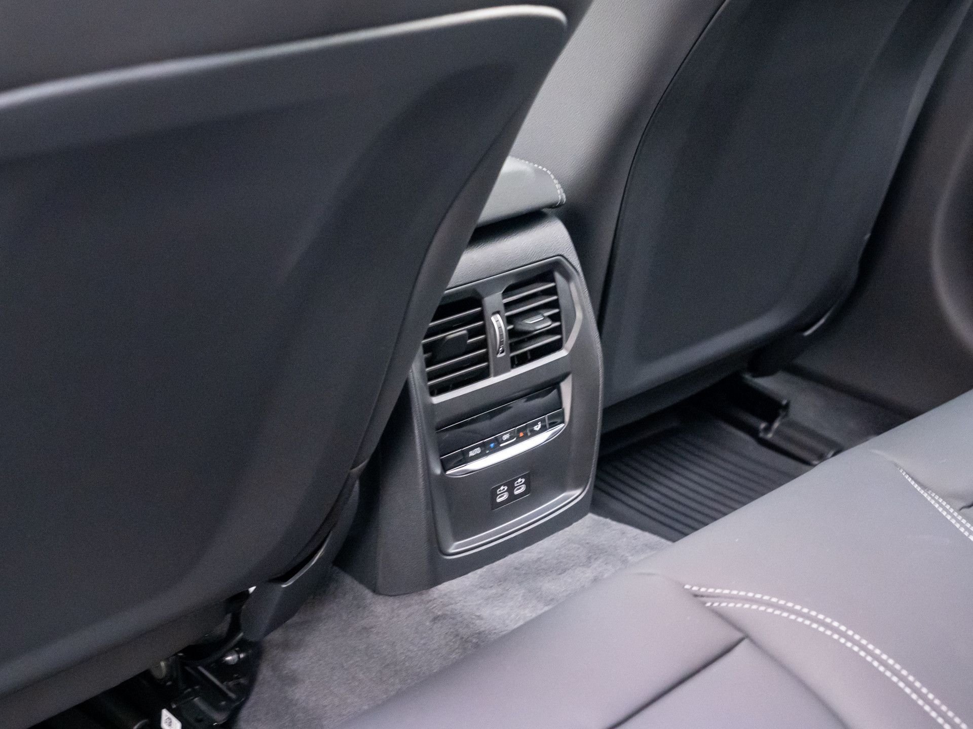 New 2026 Brooklyn Grey Metallic BMW xDrive40 image 18